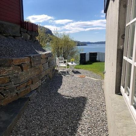 Koselig Nyoppusset 3 Roms Leilighet Med Egen Parkeringsplass I Rolige Omgivelse Naer Sjoen, 2 Mil Nord For Bergen Sentrum. Luaran gambar