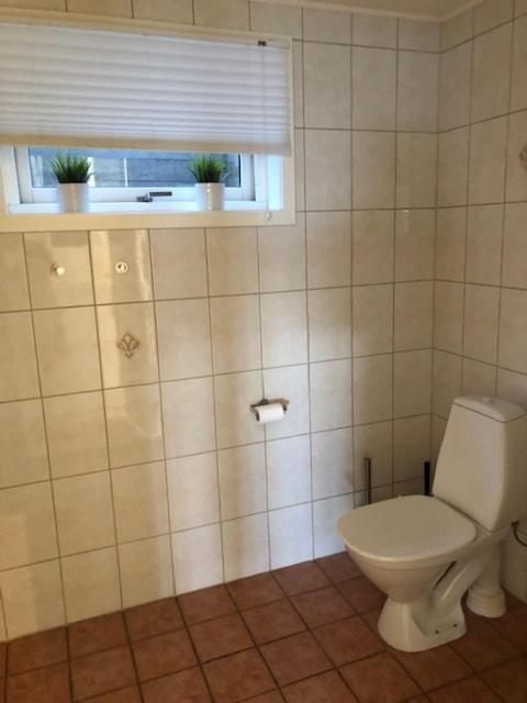 Koselig Nyoppusset 3 Roms Leilighet Med Egen Parkeringsplass I Rolige Omgivelse Naer Sjoen, 2 Mil Nord For Bergen Sentrum. Luaran gambar