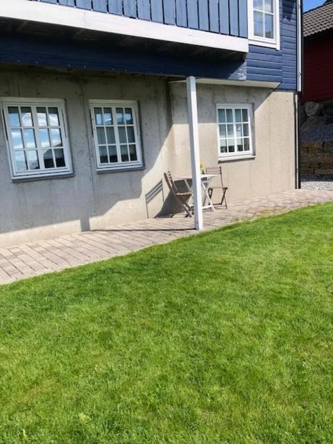 Koselig Nyoppusset 3 Roms Leilighet Med Egen Parkeringsplass I Rolige Omgivelse Naer Sjoen, 2 Mil Nord For Bergen Sentrum. Luaran gambar